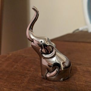 Elephant ring holder